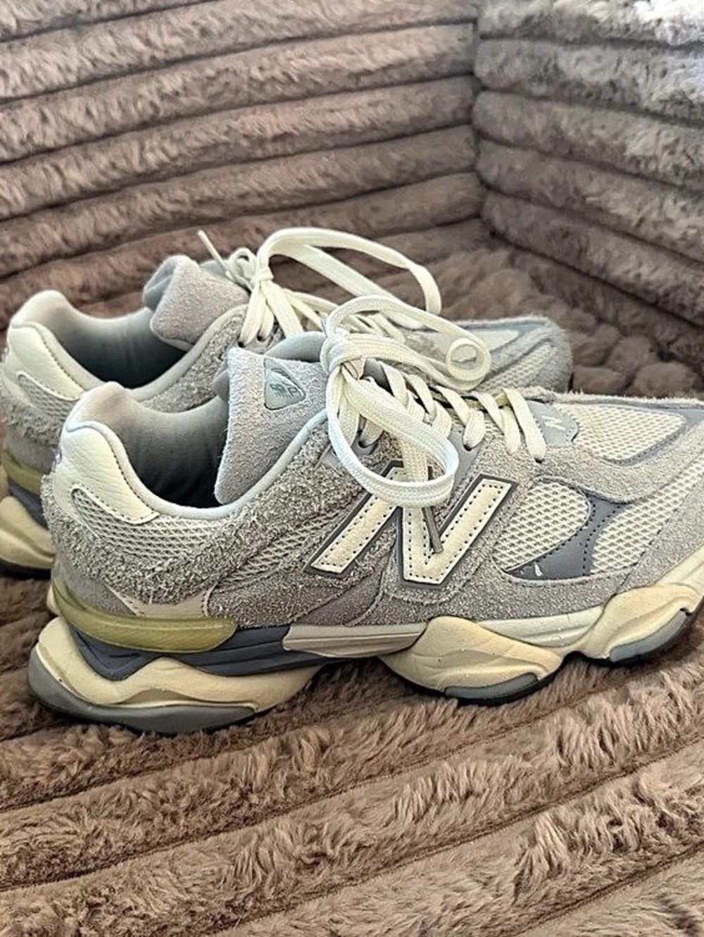 New Balance 9060 Rain Cloud Women's Gray & White Sneakers